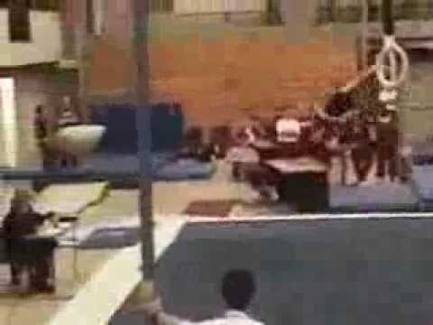 前伸身三回ひねり