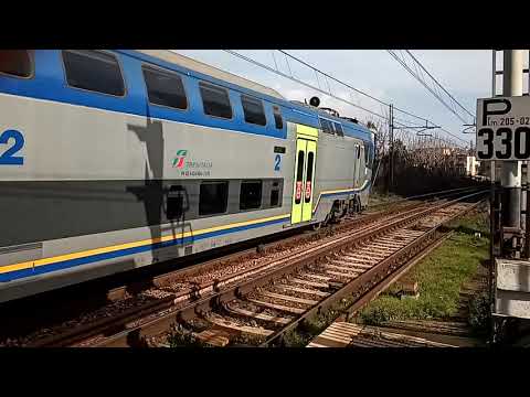 Ale 426 TAF e Ale 724 alla stazione di Bagnoli - Ale 426 TAF and Ale 724 at Bagnoli station