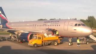 preview picture of video 'Разгрузка самолета в аэропорту Калининграда Храброво'