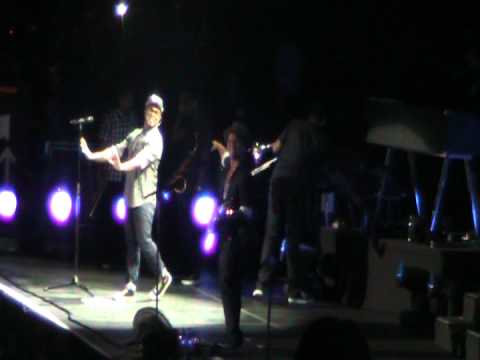 Bruno Mars Live in Chile 2012 - The Lazy Song [HD]