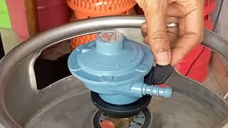 How to fix and detach gas regulator from gas cylinder