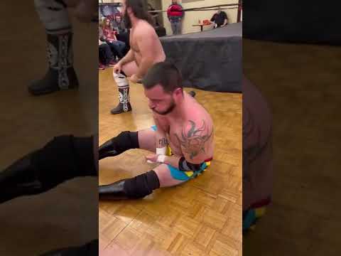 Rip Byson with the huge elbow drop to Kellen Thomas #wrestling #wrestlingempire #wrestlingtvindia