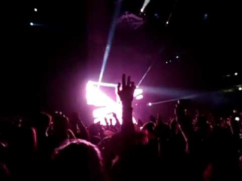 Calvin Harris - Hello (MARTIN SOLVEIG) @ Rihanna LOUD TOUR - Lisbon
