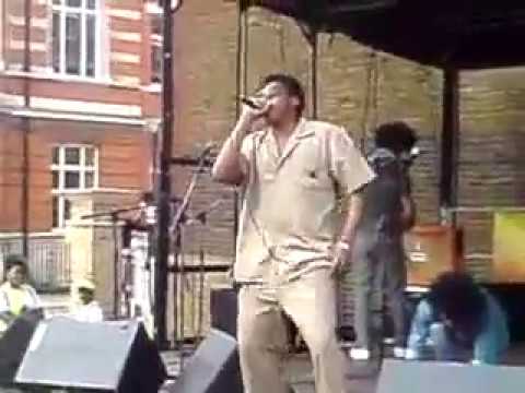Ragga Ruggie de 'stage boss' &  Ragga G de 'The dancehall jailer'   BRIXTON SPLASH 2010
