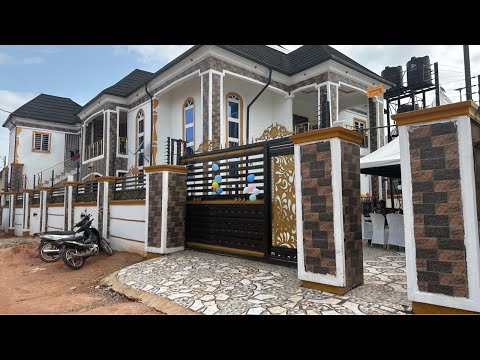 Petrecerea de casă nouă a lui German Stone în Agbor.