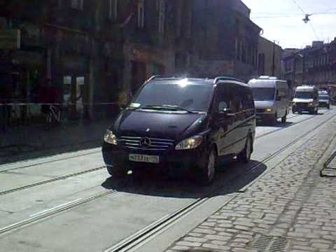 Spóźniony prezydent Rosji Dmitrij Miedwiediew. Ulica Zwierzyniecka. 18.04.2010