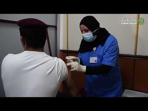 شرطة عجمان تنظم حملة لتطعيم موظفيها مع بداية موسم الانفلونزا بالتعاون مع الطب الوقائي