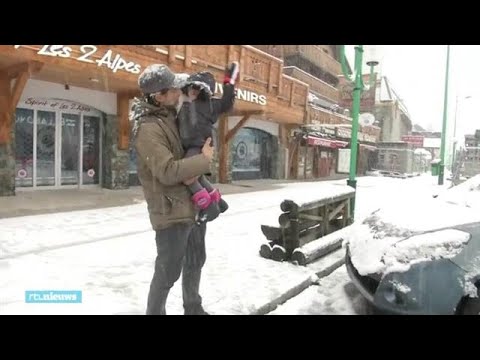 Eerste sneeuw in de Alpen en meteen een dik pak - RTL NIEUWS
