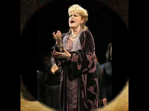 One aria, several singers: "Vien, diletto" from I Puritani