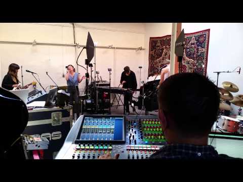 04 Band 4 - Trentemøller: Come Undone (Trentemøller Remix)