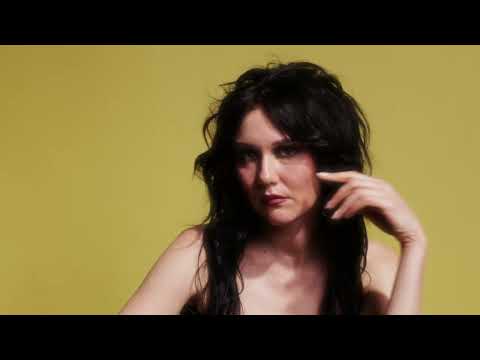 Molly Tuttle - Everything Burns (Official Visualizer)