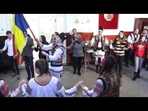 ”Hora Unirii” la Colegiul Național Petru Rareș