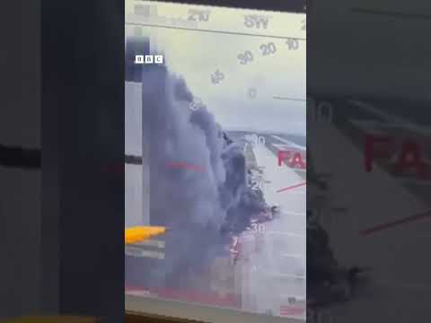 فيديو | فيديو يظهر ما قيل إنه هجوم بطائرة مسيرة على طائرات عسكرية روسية