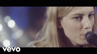 Wolf Alice - &quot;You&#39;re A Germ&quot; (Live) - (Vevo LIFT UK)