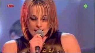 2000-03-31 - Melanie C - Never Be the Same Again (Live TOTP)