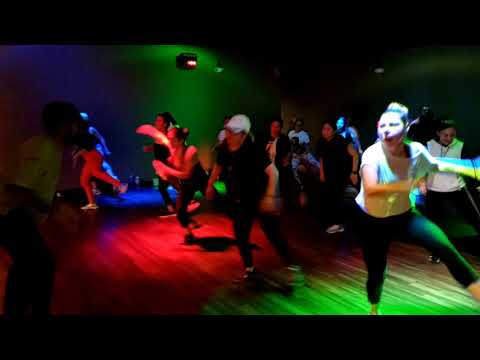 Parabrisas carnavalero .. Gpo BIP y Checo Acosta .. clase de zumba #Esael_Lozano #iam_zin