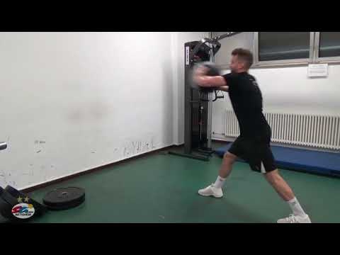 Wurfkraft - WF03 - Beidarmiger Druckwurf mit Medizinball in den Ausfallschritt - frontal