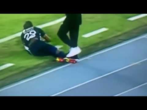 Juan Carlos Osorio con una mala actitud pisando al jugador del DIM Juan David Mosquera