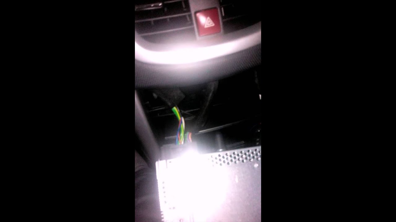 Montage poste peugeot 207 + commande au volant