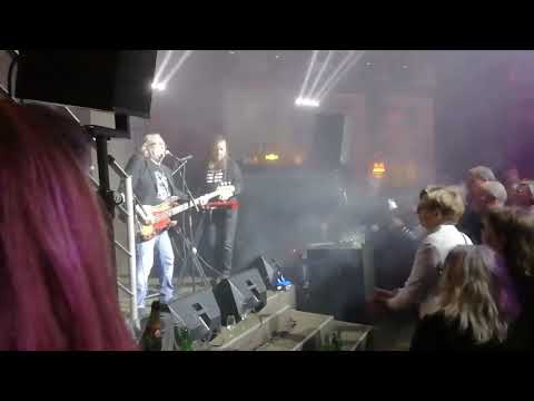 Janne Bark och Lasse Lindbom rockar loss i Halmstad.