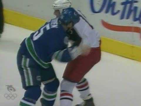 Derek Dorsett vs Shane O'Brien Mar 1, 2009