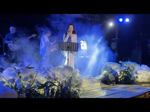 Đông Nhi Live @ Mây Lang Thang - Xin Em (Bùi Anh Tuấn) [26.03.2022] - FANCAM