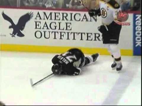 Zdeno Chara knocks Evgeni Malkin