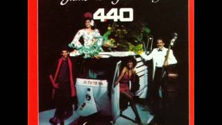 5. POR ESO AHORA - JUAN LUIS GUERRA Y SU 4.40