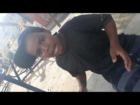 Mc celinho- eu densendo a ladeira da quebrada- sente o pesso