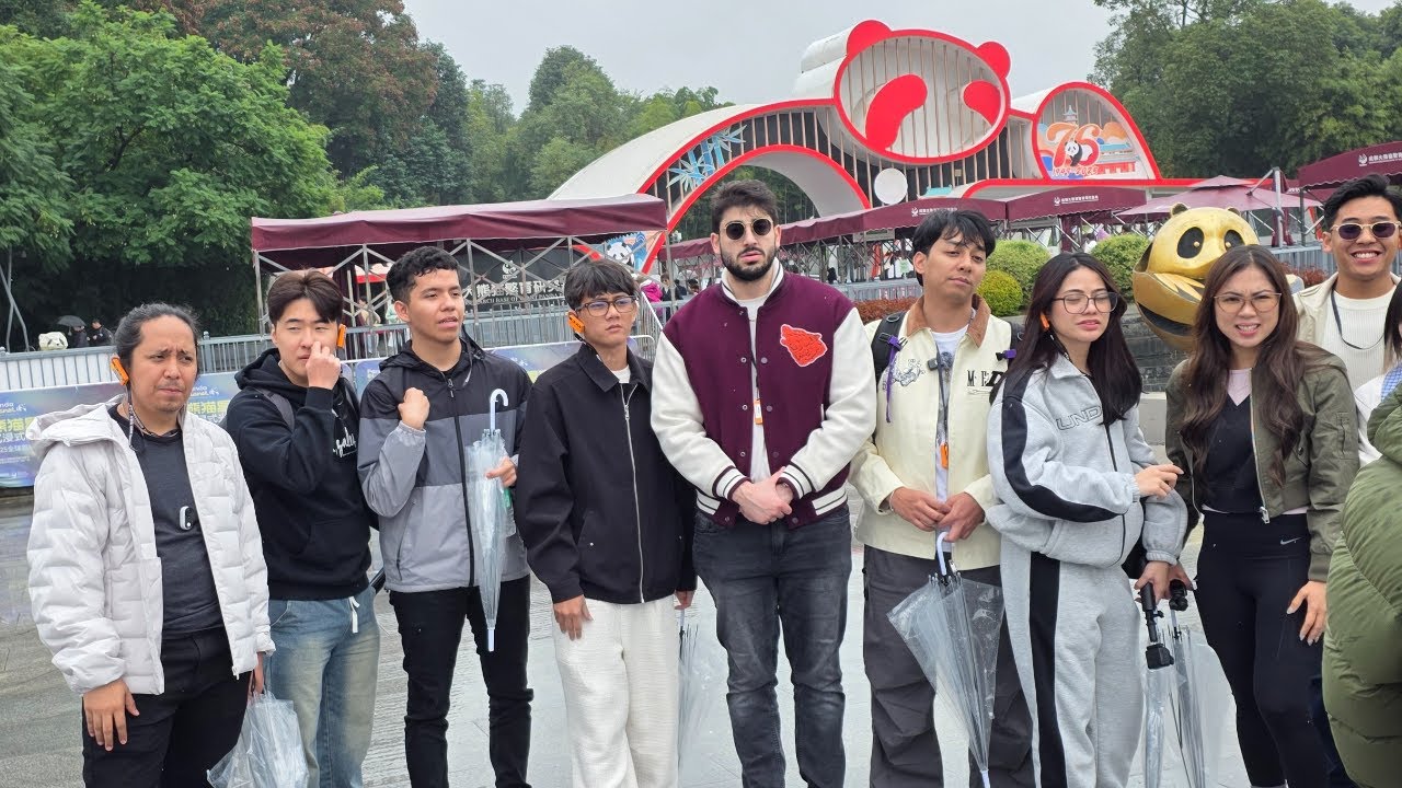 MEETING PANDAS IN CHINA. #HOK #IRL