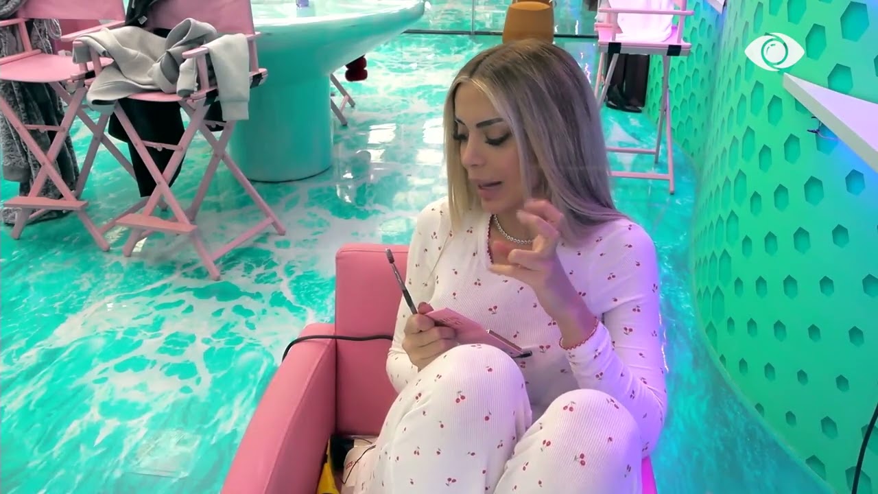 Nuk jam dyfytyrëshe/ Brikena diskuton me Mateon