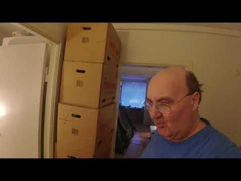 MongoTV_6236 - Kigger På Flyttekasser i Forstue Stået 7 År - Del 75 - Smider Dørstopper UD
