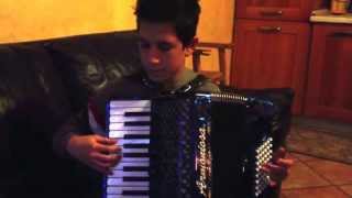 preview picture of video 'Caruso nicolas che suona il brano  tonino  con la fisarmonica'