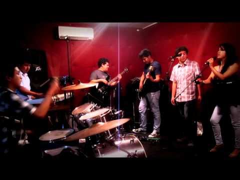 Bailando en la Vereda - Coverland