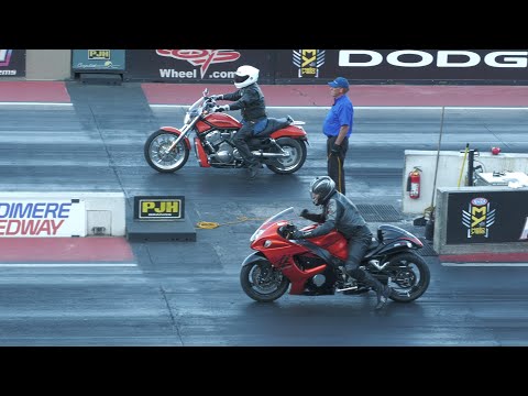 Hayabusa vs Harley Davidson V-Rod - motorcycles drag racing