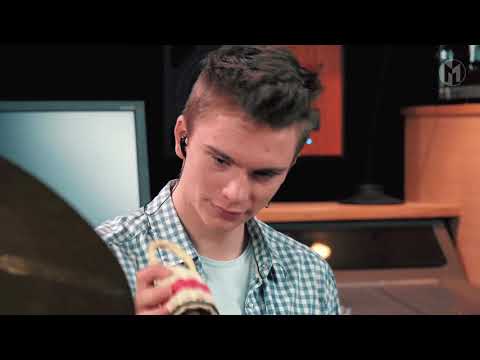 14 Footprints of 3 Frogs