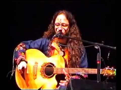 Murat Yılmazyıldırım - Hüzün Kovan Kuşu Hikayesi (2004 Kocaeli Konseri)