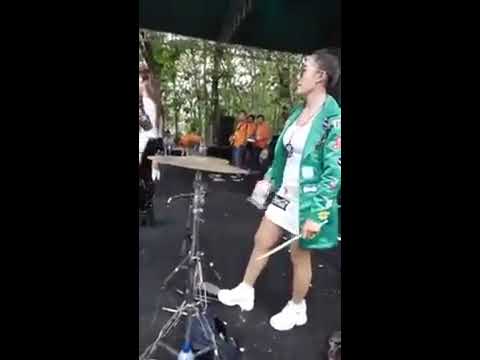 Semakin menjadi -Aksi norma Silvia main kecrekan