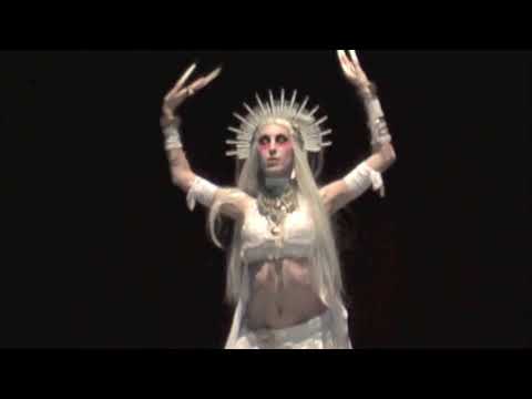 Mariana Maia performance de Dark Fusion