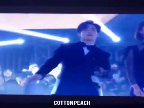 171231 Suho Dancing 'Really-Really' Then Yoona Call him to MC (So cute)