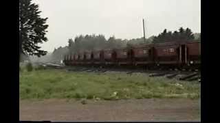 preview picture of video 'Empty DM&IR ore train returns to Proctor, MN - 1998'