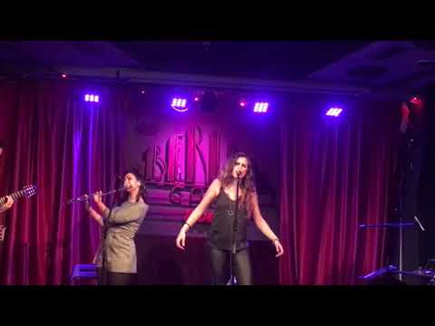 Si se achucha, entra-María Pelae (Café Berlín, 20/12/17)