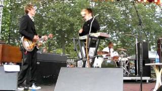 Mayer Hawthorne singing The Ills at Bumbershoot 2009