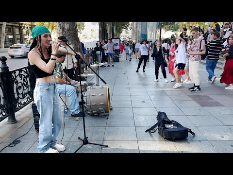 How To Attract A Crowd In 5 Seconds | Jessie J - Price Tag ft. B.o.B | Tbilisi street Music