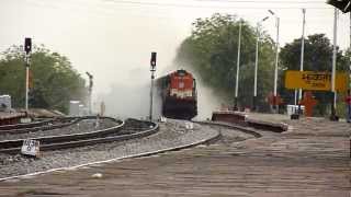 preview picture of video 'Hurricane Pune ALCo twins raises dust as they blasts Jukehi !!'