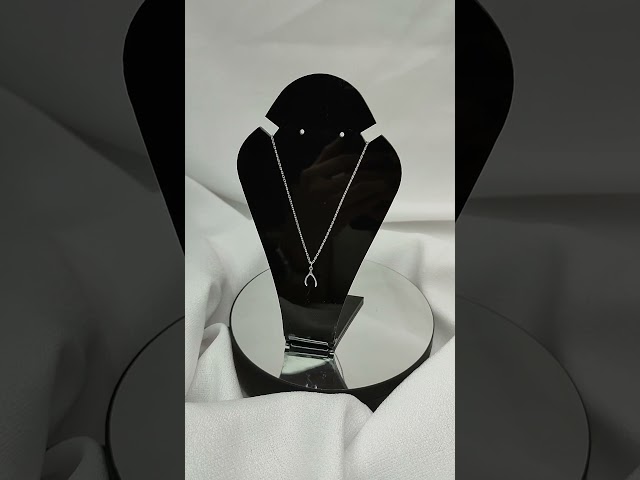 Vídeo relacionado con Last of us Collar Argenteo, en Acero Inoxidable, con Bolsa de Velluto, Joyería Temática, Regalo para Adolescentes, Ideal para Navidad y Cumpleaños, Diseño Moderno y Minimalista