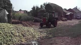 preview picture of video 'Siló taposás Taktaszadán t25-ös traktoral'