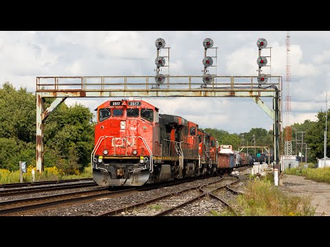 Canadian Cab! CN 2517 leads A435