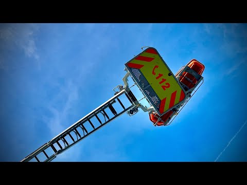 10.11.2023 Hasiči cvičně zachránili dělníka z lešení, použili automobilový žebřík Magirus | HZS MSK