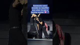 Download lagu Ryeowook’s voice sounded so beautiful even when he was a backing vocalist 💙🎶 mp3 Download lagu Ryeowook’s voice sounded so beautiful even when he was a backing vocalist 💙🎶 mp3